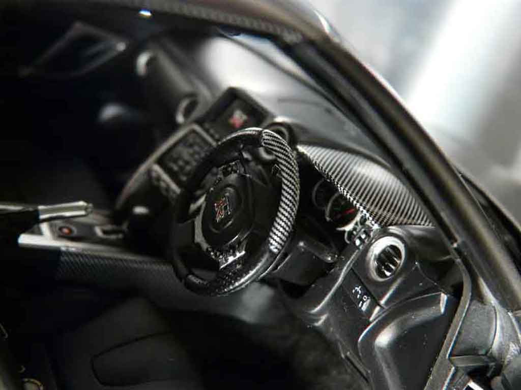 Nissan Skyline R35 carbone 1/18 Autoart