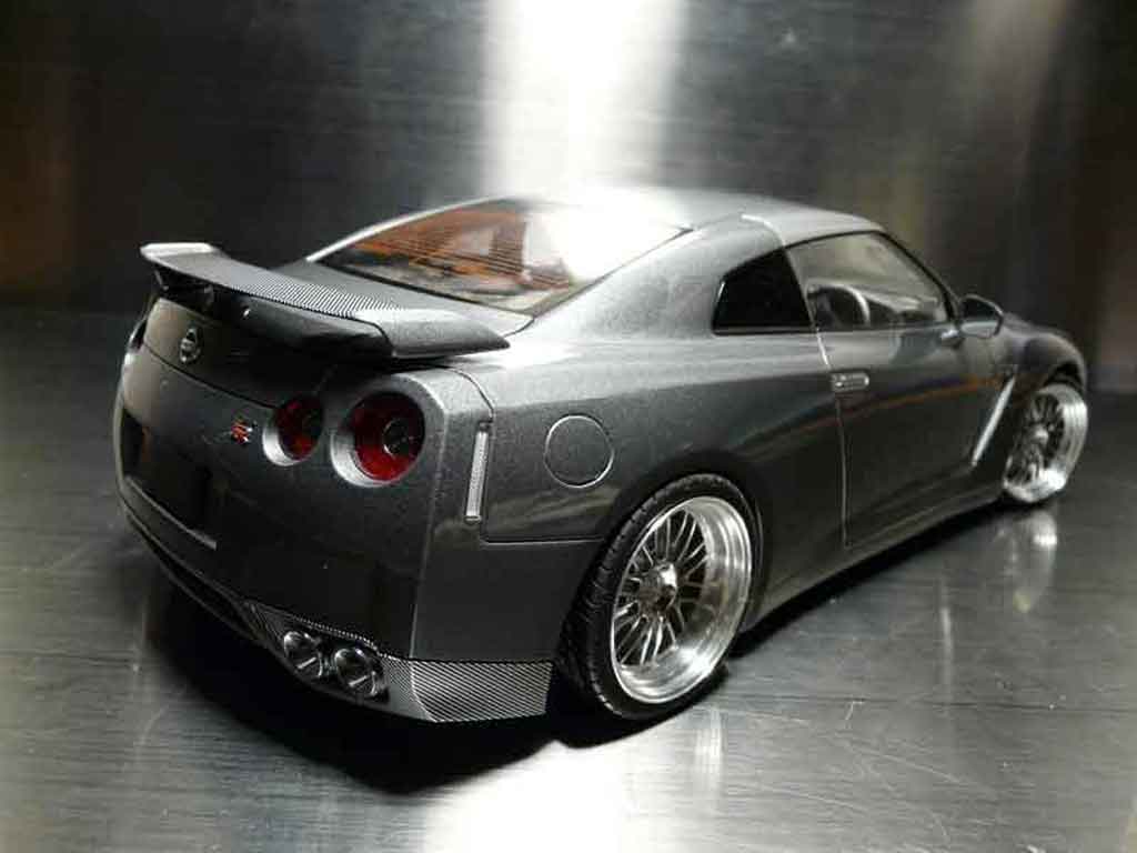Nissan Skyline R35 carbone 1/18 Autoart