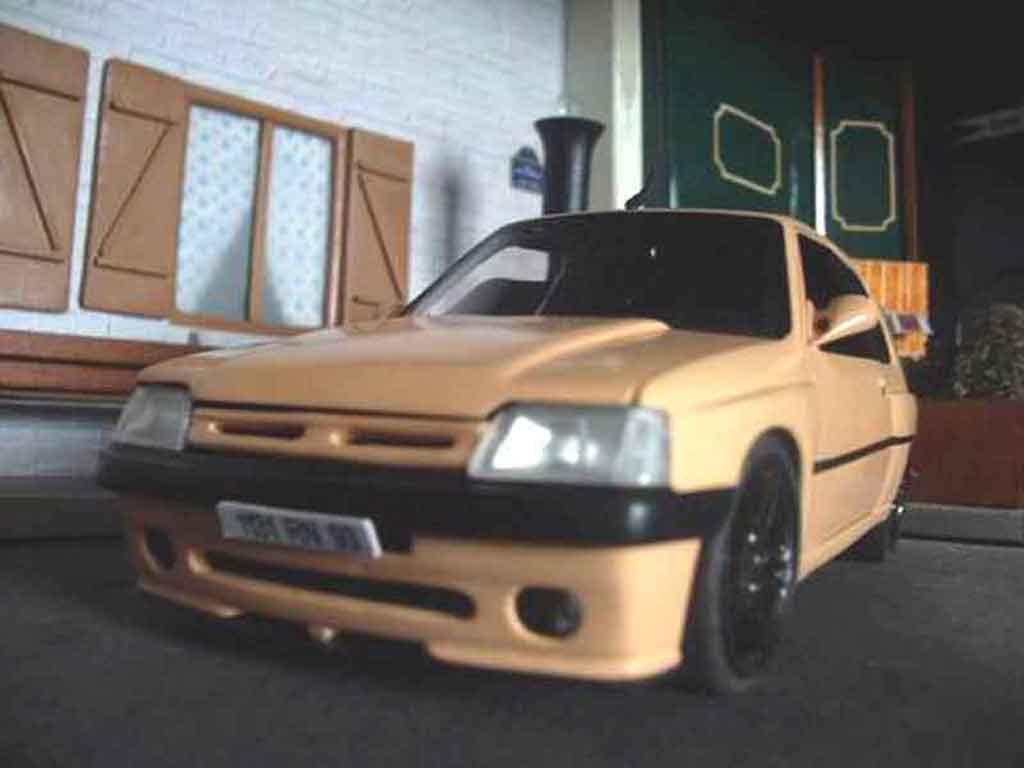 Peugeot 205 GTI Auto Tuning 93 abricot 1/18 Solido