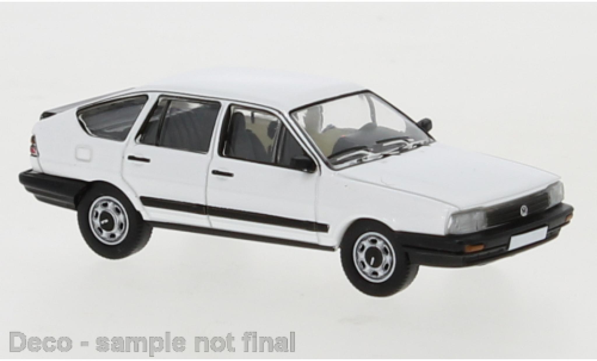 Volkswagen Passat 1/87 PCX87 B2 white 1985 diecast model cars