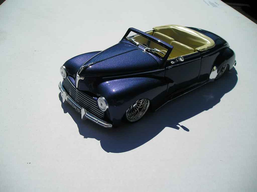 Peugeot 203 cabriolet 1954 blue metalise jantes low riders 1/18 Solido