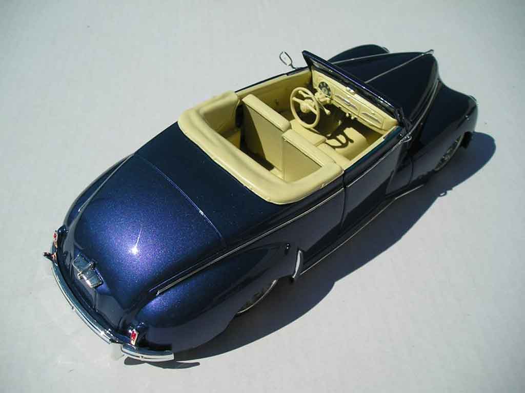 Peugeot 203 cabriolet 1954 blue metalise jantes low riders 1/18 Solido