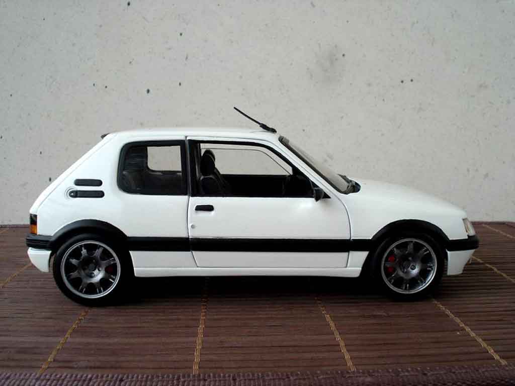 Peugeot 205 GTI white jantes pts 1/18 Solido