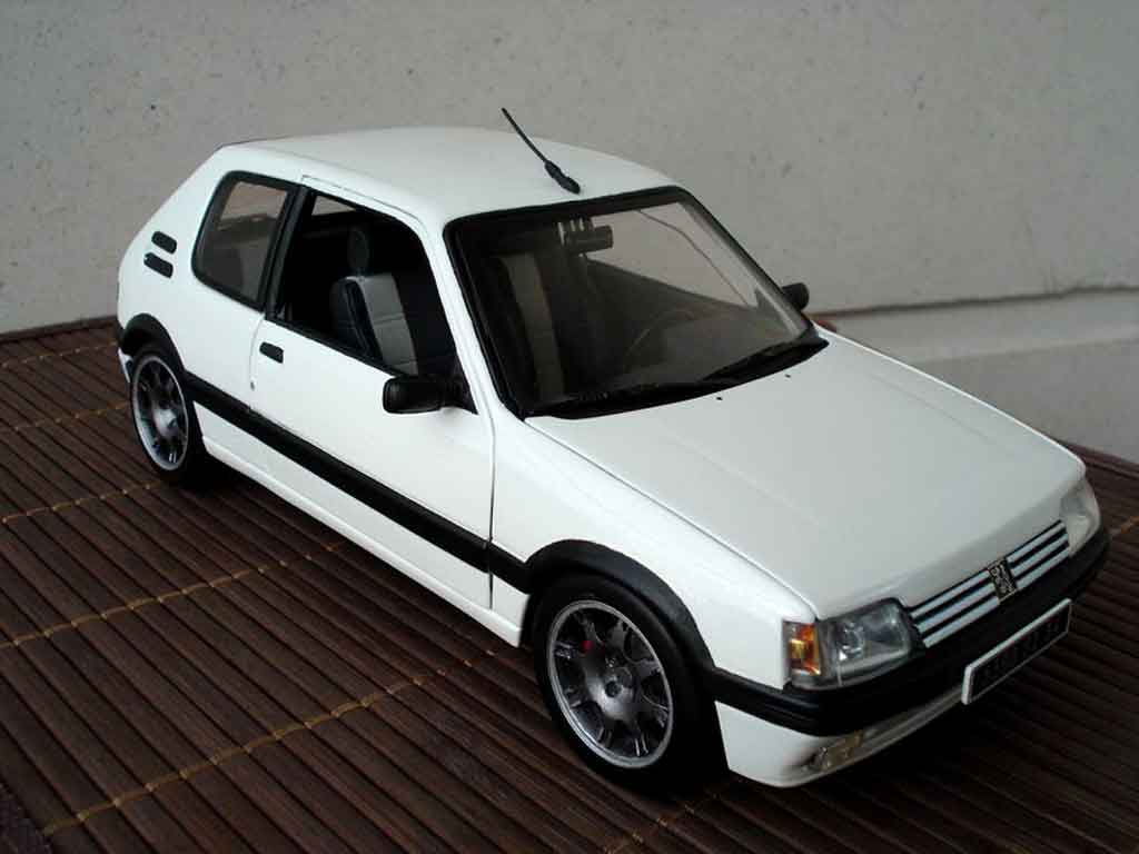 Peugeot 205 GTI white jantes pts 1/18 Solido