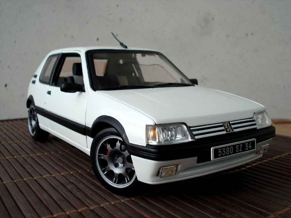 Peugeot 205 GTI 1/18 Solido GTI white jantes pts diecast model cars