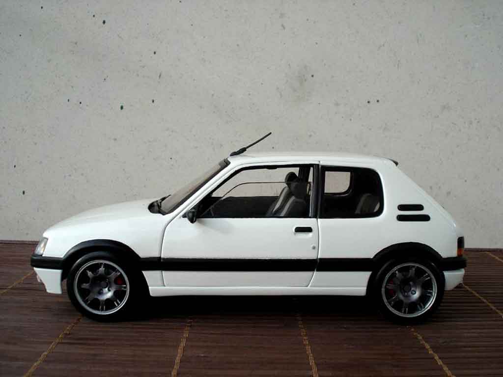 Peugeot 205 GTI white jantes pts 1/18 Solido