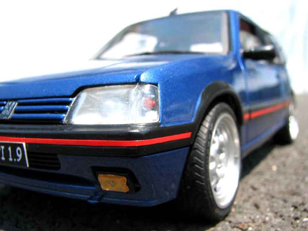Peugeot 205 GTI 1.9 Bleu Miami blue miami 1/18 Solido