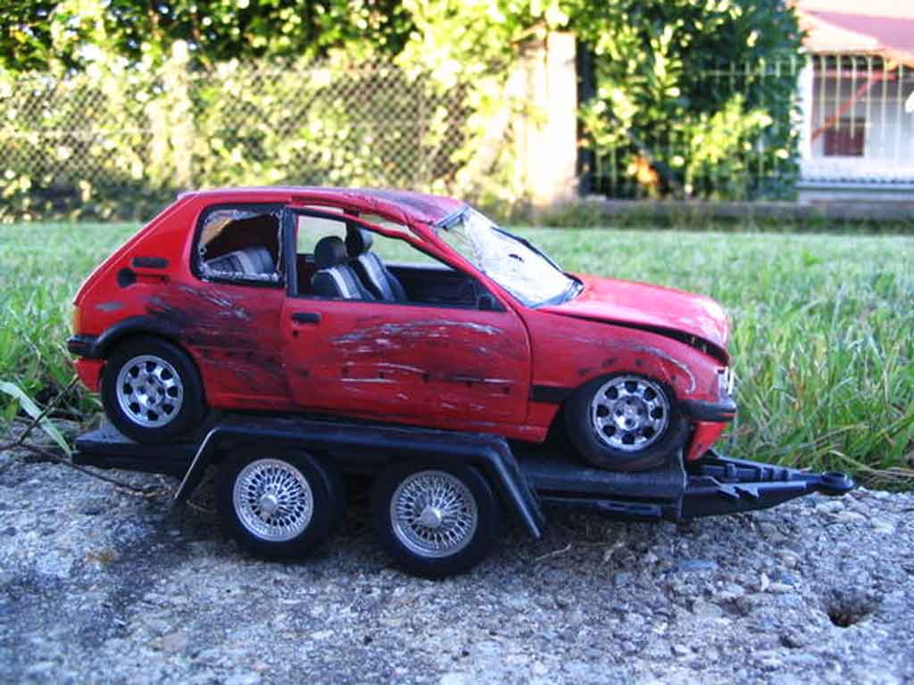 Peugeot 205 GTI 1/18 Solido 1.9 Rouge Vallelunga GTI red accidentee diecast model cars