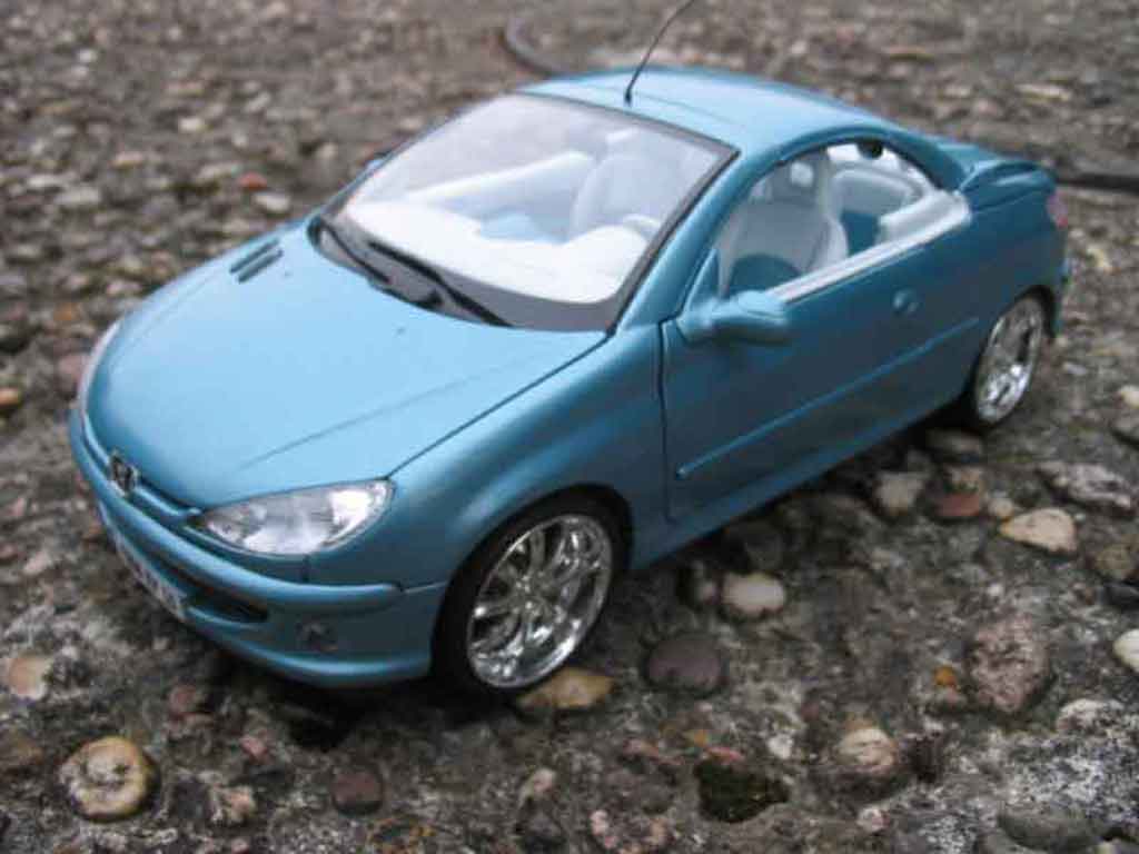 Peugeot 206 CC blue jantes chromees 1/18 Solido