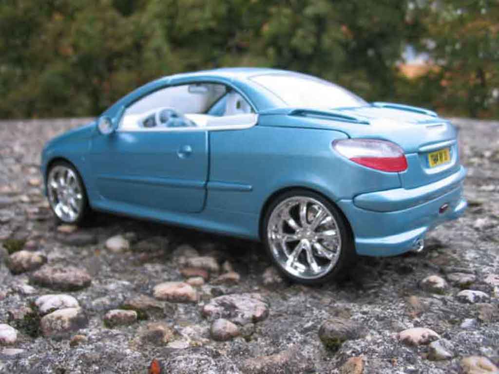 Peugeot 206 CC blue jantes chromees 1/18 Solido