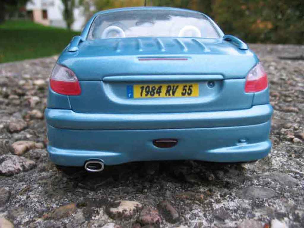 Peugeot 206 CC blue jantes chromees 1/18 Solido