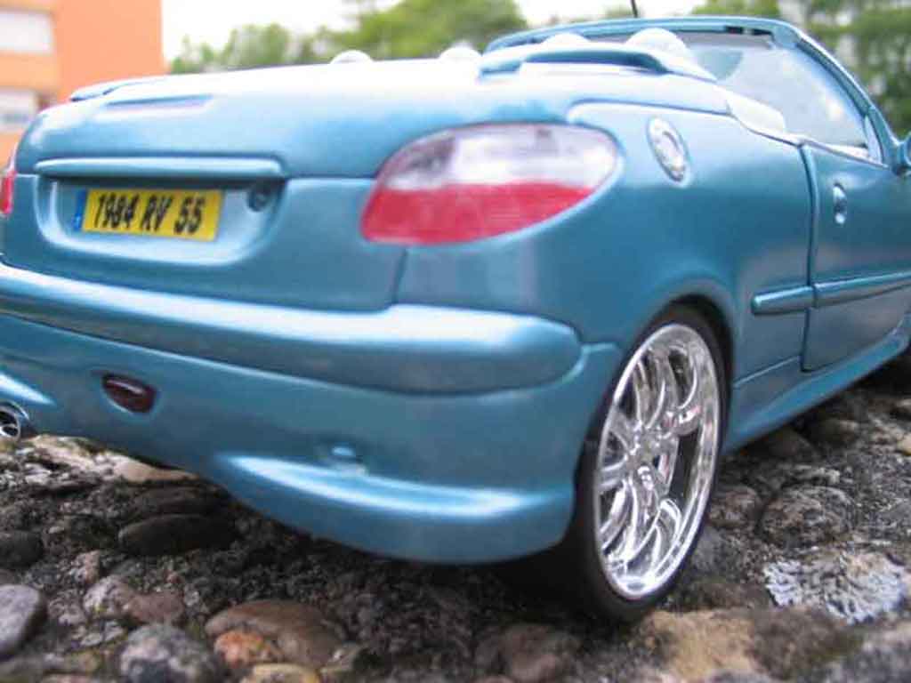 Peugeot 206 CC blue jantes chromees 1/18 Solido
