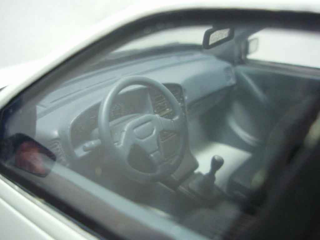 Peugeot 405 Mi16 phase 2 1992 white 1/18 Ottomobile