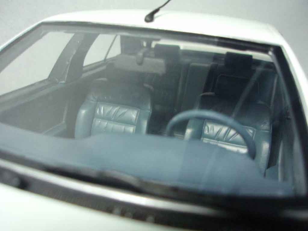Peugeot 405 Mi16 phase 2 1992 white 1/18 Ottomobile
