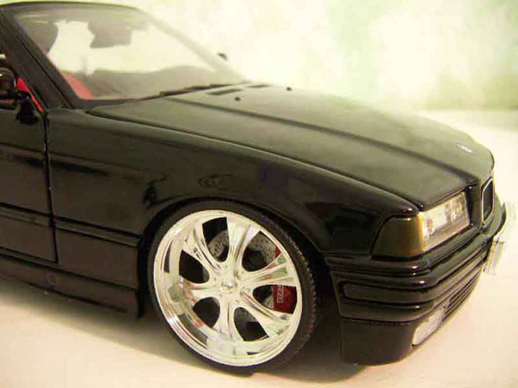 Bmw 325 Cabriolet E36 black jantes 18 pouces 1/18 Maisto
