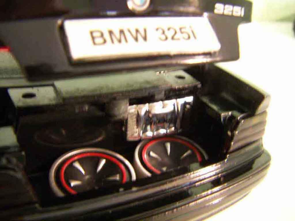 Bmw 325 Cabriolet E36 black jantes 18 pouces 1/18 Maisto