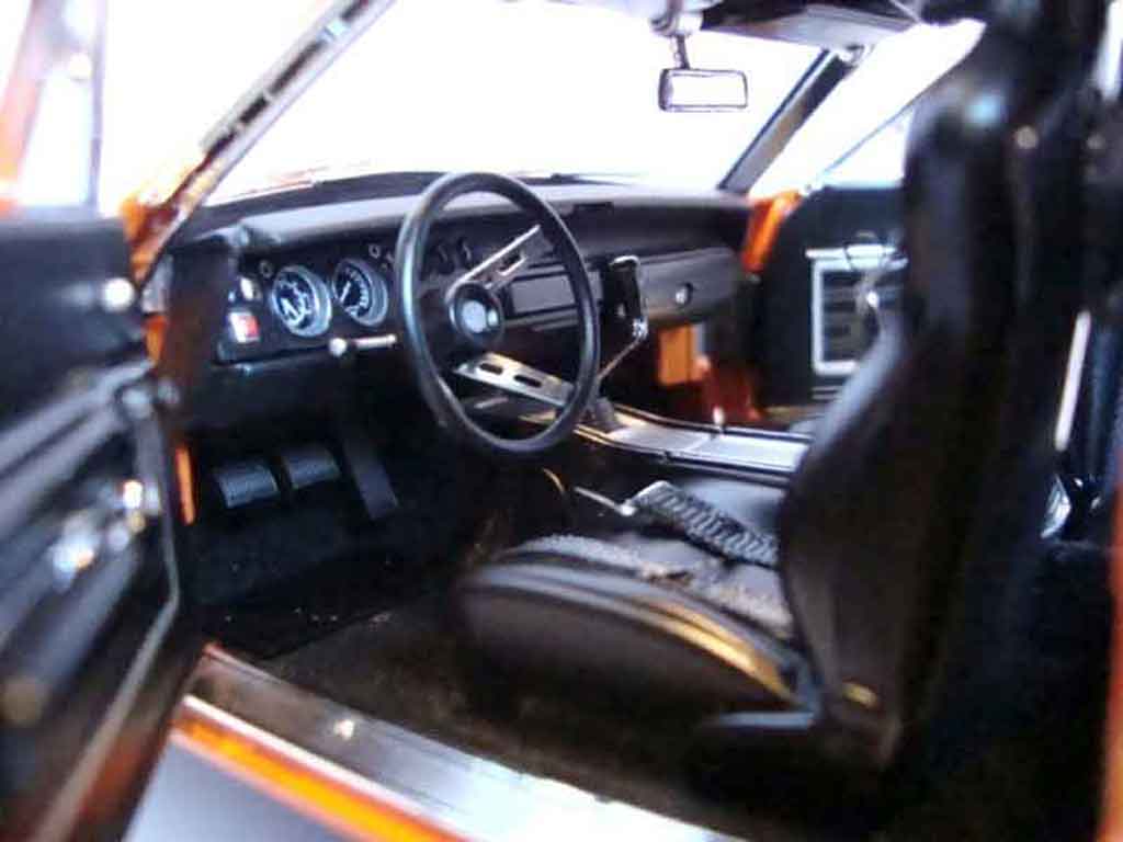 Porsche 911 Base road runner 1970 limited edition of 1/18 GMP