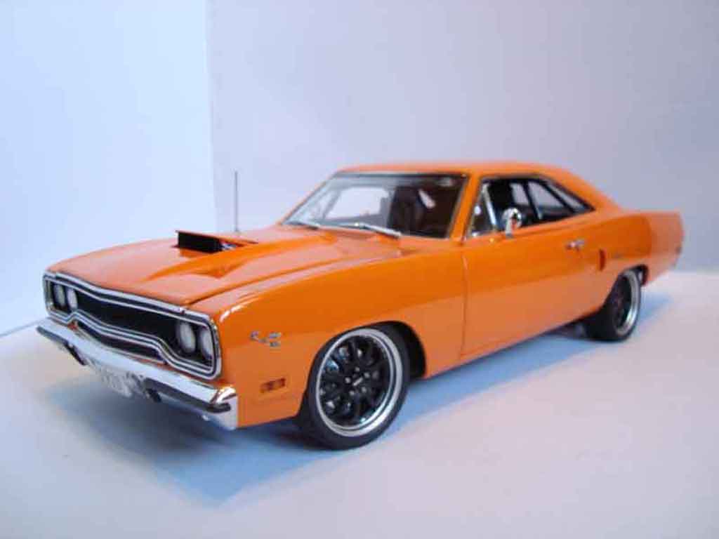 Porsche 911 Base road runner 1970 limited edition of 1/18 GMP