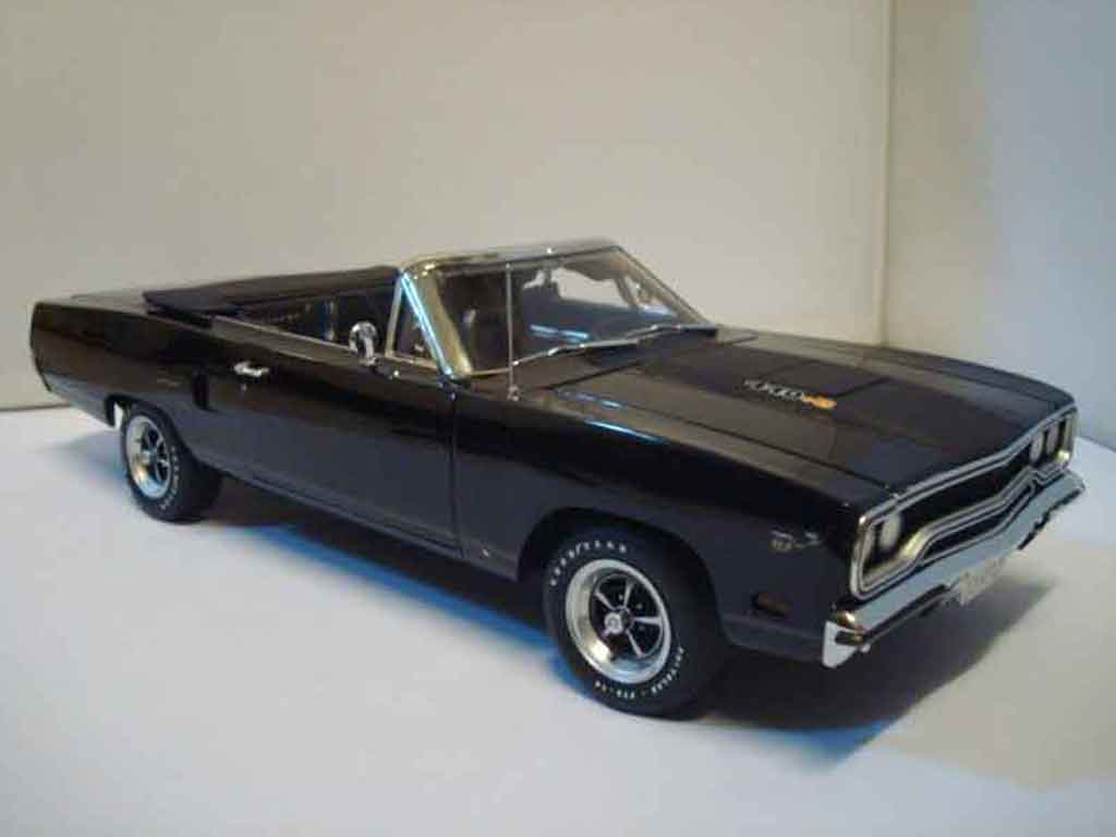 Plymouth GTX Road Runner roadrunner 440+6 black 1970 limited edition of 1250 1/18 GMP