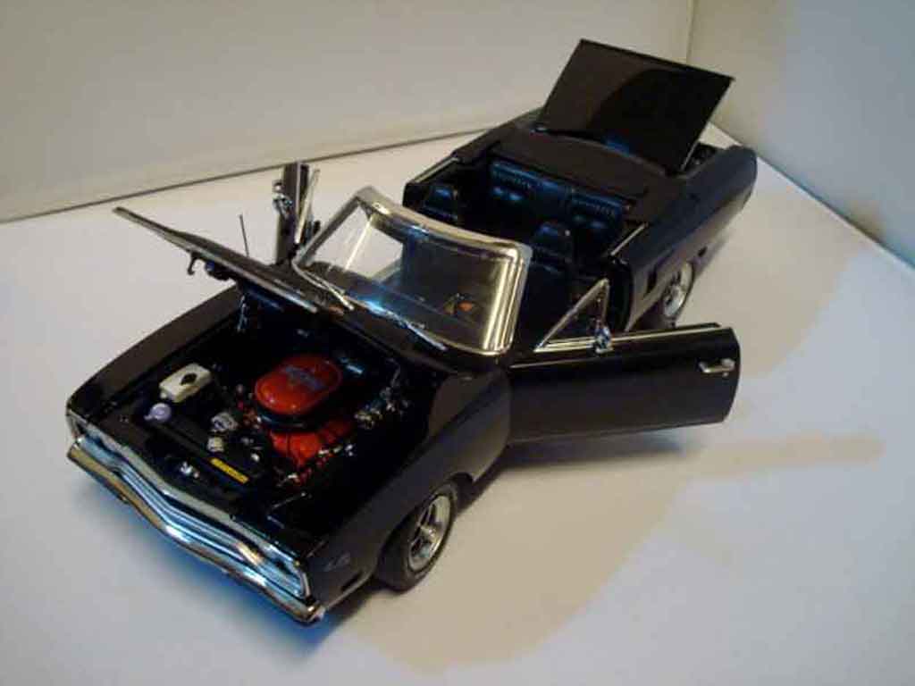 Plymouth GTX Road Runner roadrunner 440+6 black 1970 limited edition of 1250 1/18 GMP