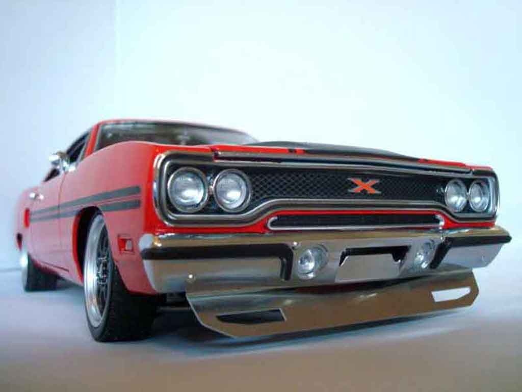 Plymouth GTX 1/18 GMP 426 hemi gtx in rallye red diecast model cars