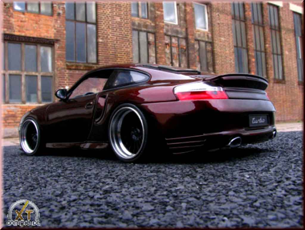 Porsche 911 Turbo peinture cameleon et jantes 20 pouces 1/18 Autoart