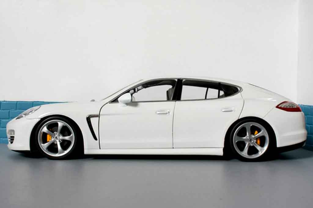 Porsche Panamera 4S white 1/18 Norev