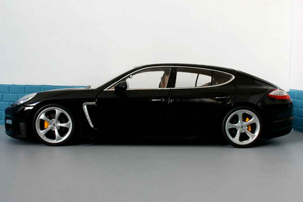 Porsche Panamera Turbo S black 1/18 Norev