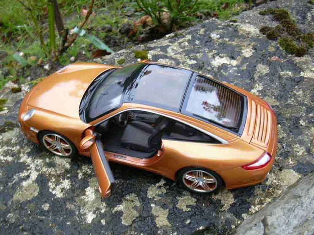 Porsche 911 Targa 4S orange 1/18 Norev