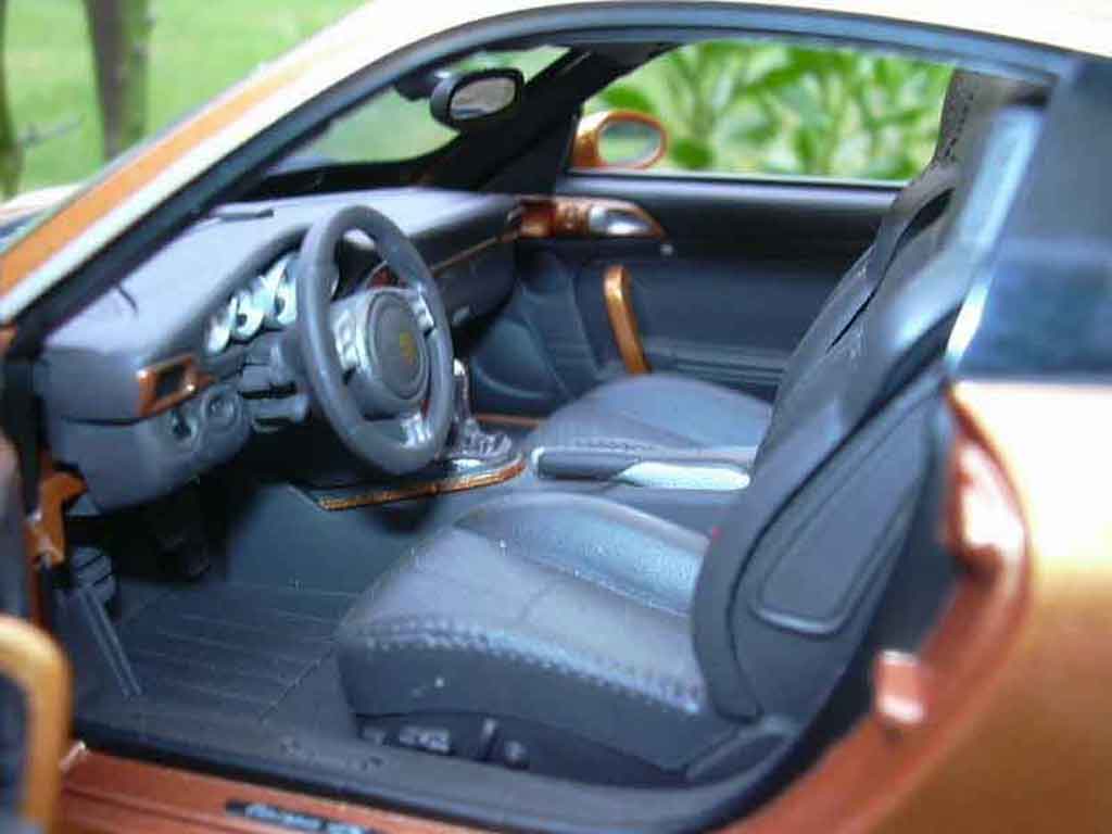 Porsche 911 Targa 4S orange 1/18 Norev