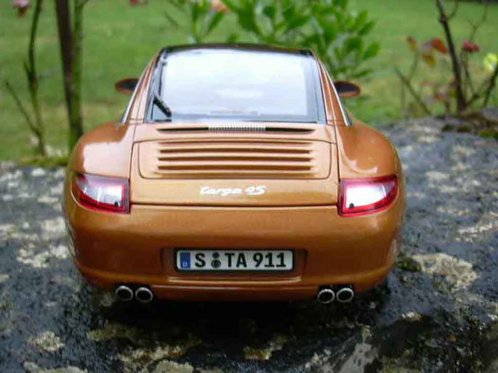 Porsche 911 Targa 4S orange 1/18 Norev