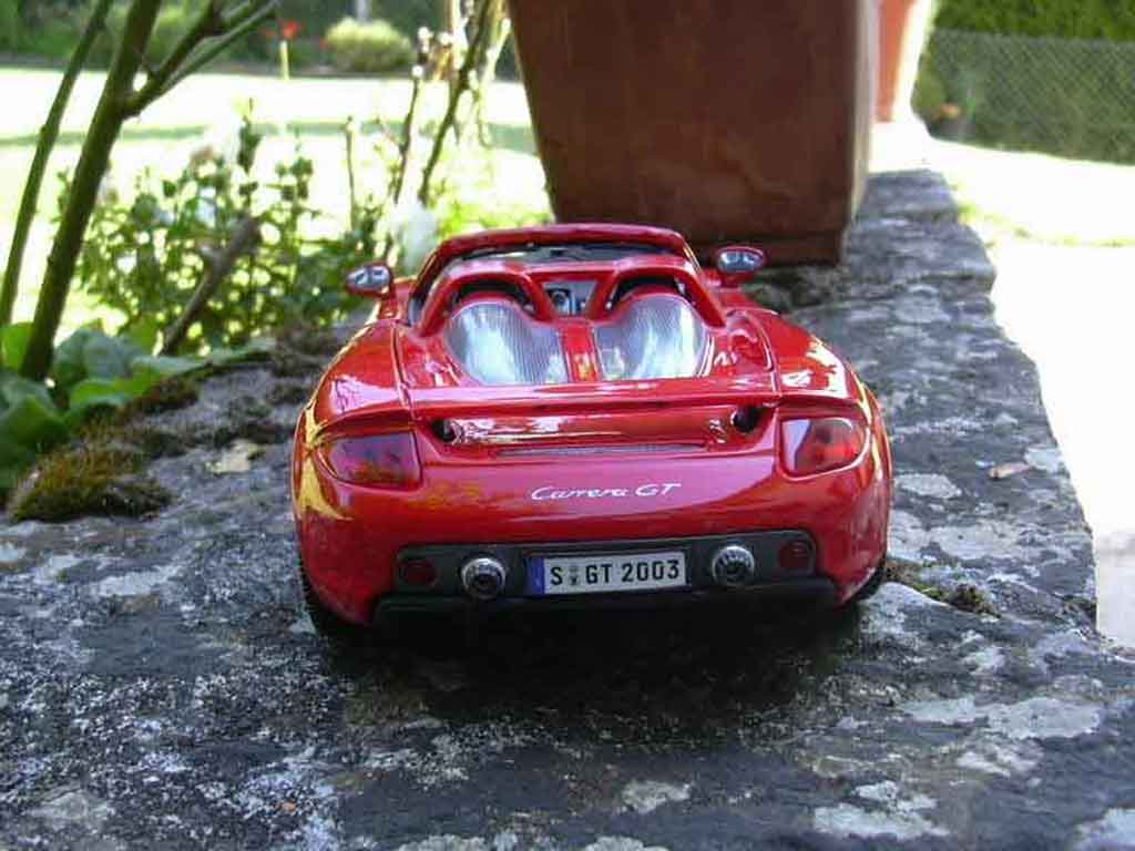 Porsche Carrera GT Base red 1/18 Maisto