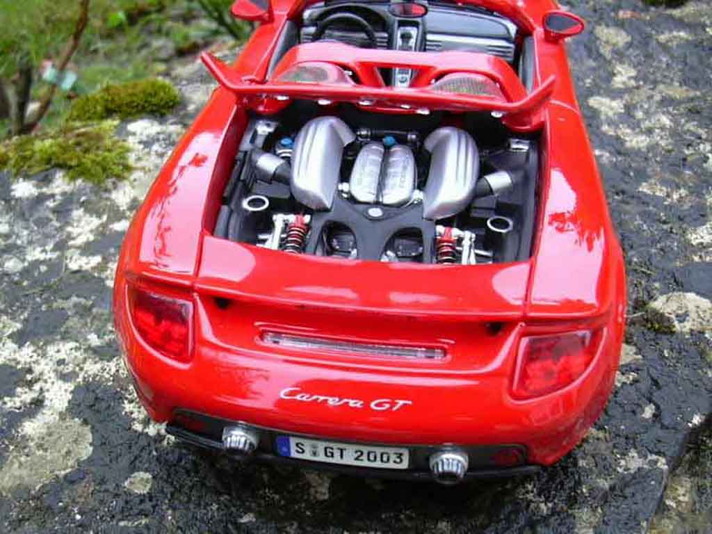 Porsche Carrera GT Base red 1/18 Maisto