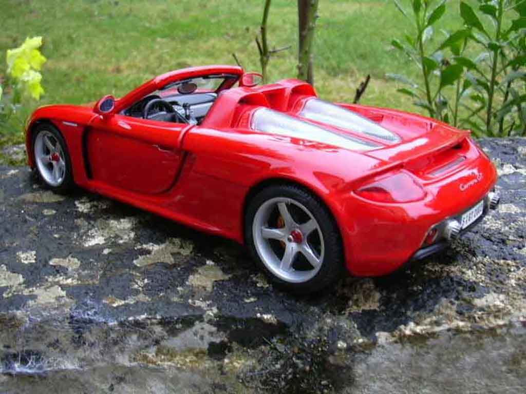 Porsche Carrera GT Base red 1/18 Maisto