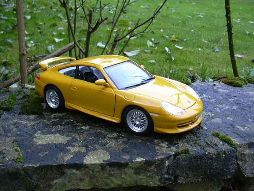 Porsche 911 GT3 99 yellow 1/18 Burago