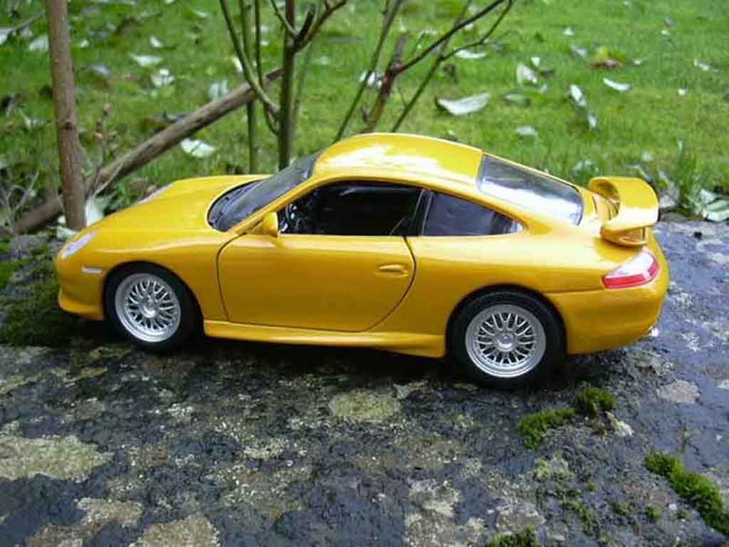 Porsche 911 GT3 99 yellow 1/18 Burago