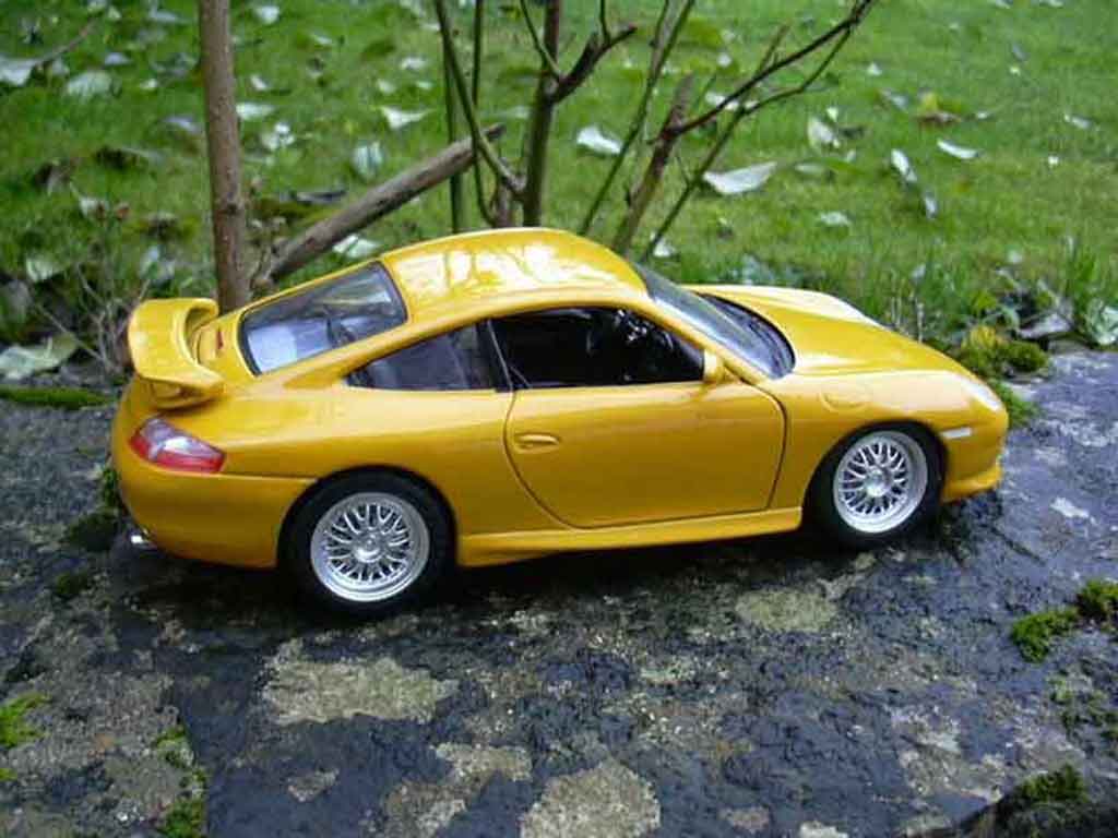 Porsche 911 GT3 99 yellow 1/18 Burago