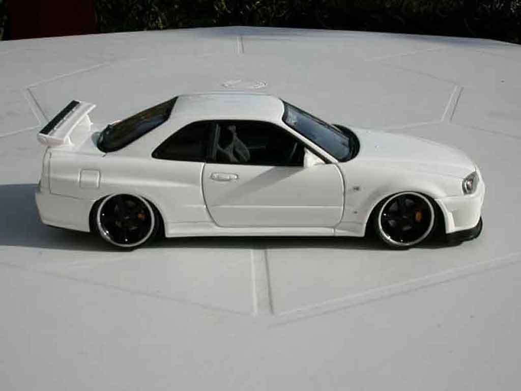 Nissan Skyline R34 blanche jantes techart 1/18 Autoart