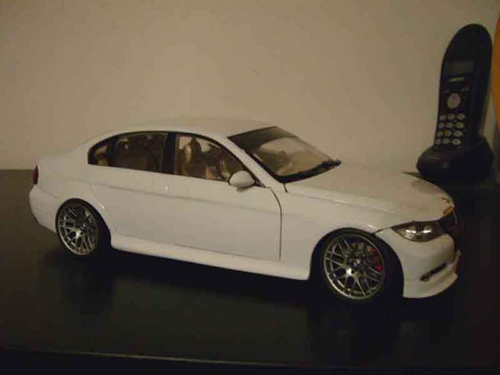 Bmw 330 tuning E90 jantes csl ligne echappement 1/18 Welly
