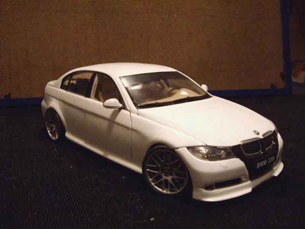 Bmw 330 tuning E90 jantes csl ligne echappement 1/18 Welly