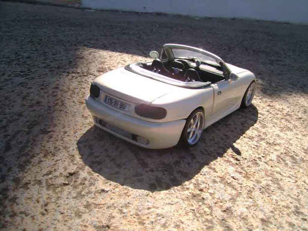 Mazda MX5 1993 tuning 1/18 Kyosho