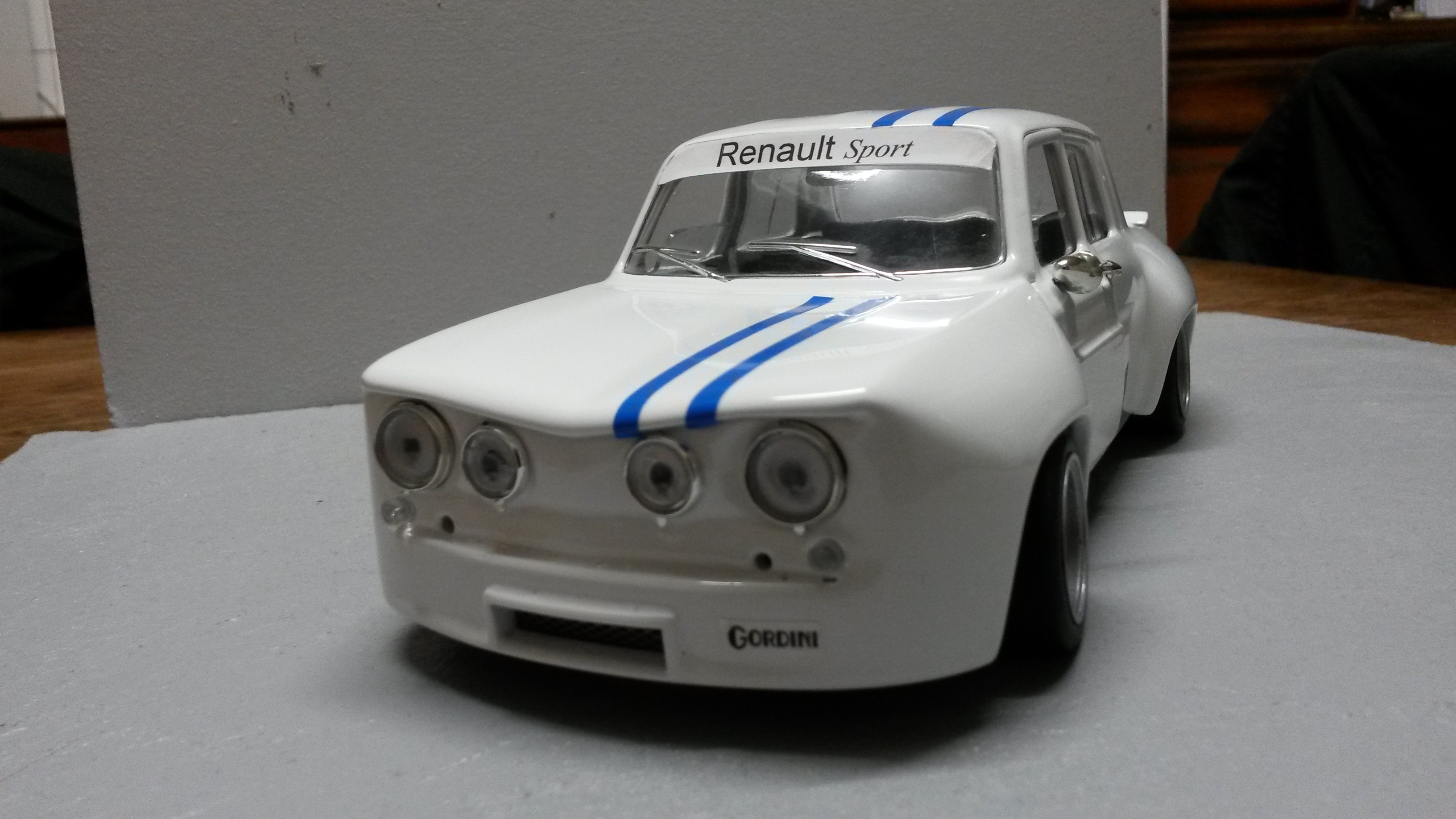 Renault 8 Gordini 1/18 Solido Gordini kit large groupe A white bandes blues diecast model cars