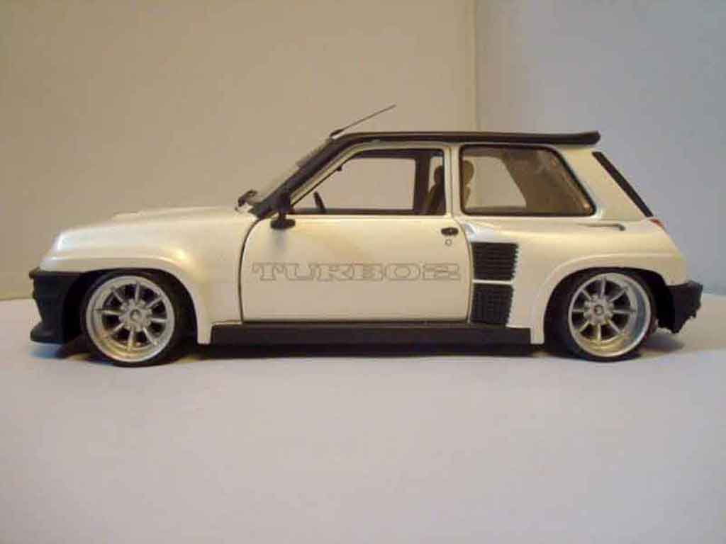 Renault 5 Turbo 2 white 1/18 Universal Hobbies