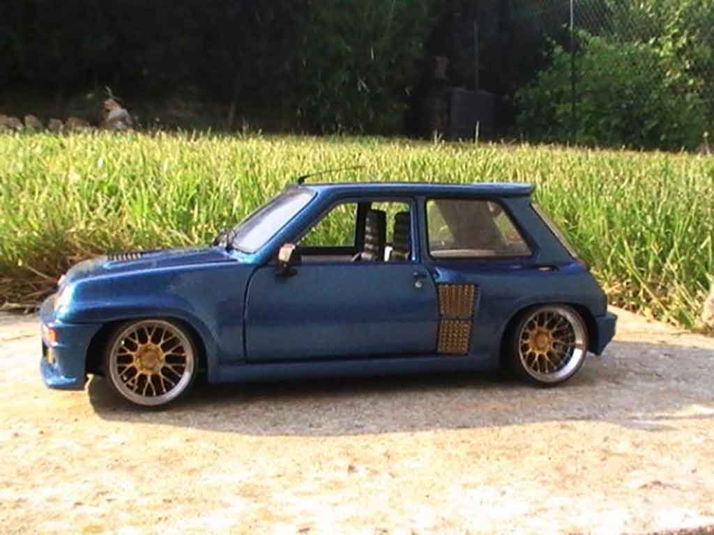 Renault 5 Turbo version williams 1/18 Universal Hobbies