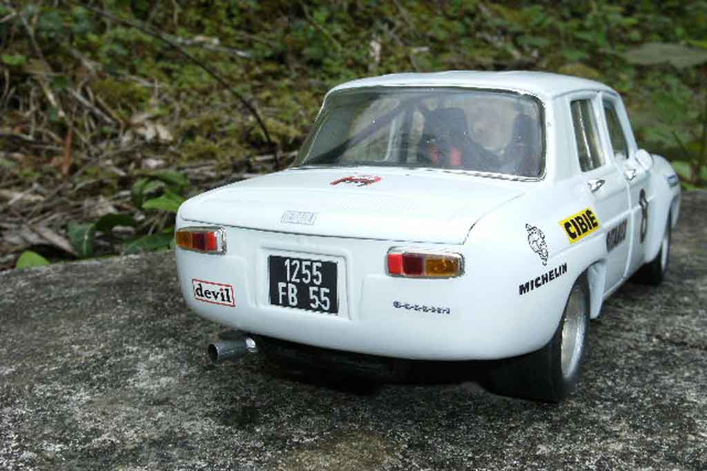 Renault 8 Gordini white jantes larges et kit carrosserie dinacar 1/18 Solido