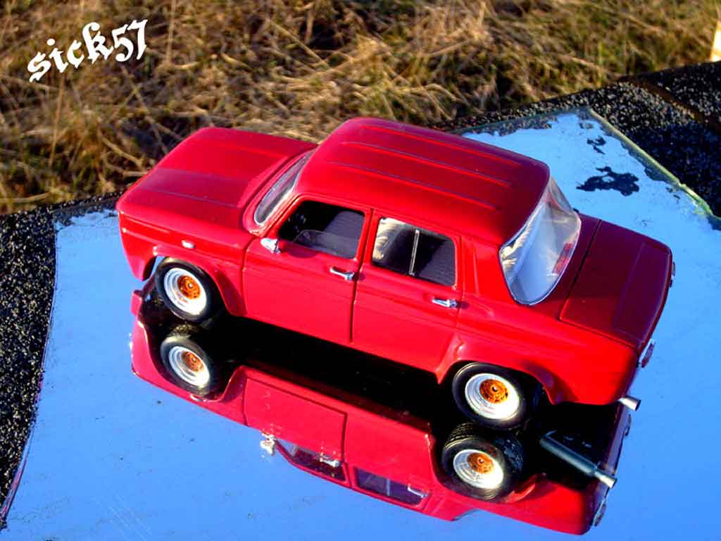 Renault 8 Gordini red ailes larges 1/18 Solido