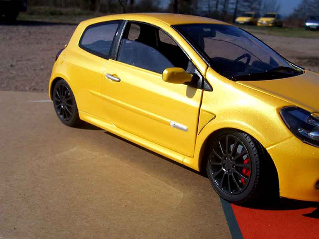 Renault Clio 3 RS yellow sirius 1/18 Solido
