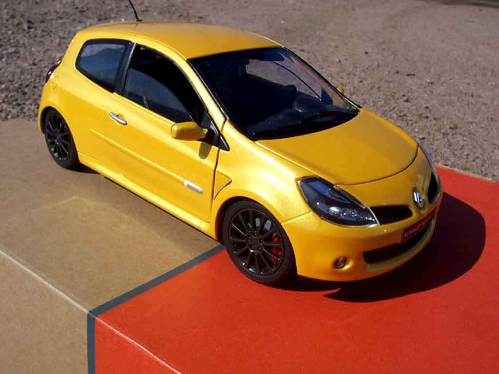 Renault Clio 3 RS yellow sirius 1/18 Solido