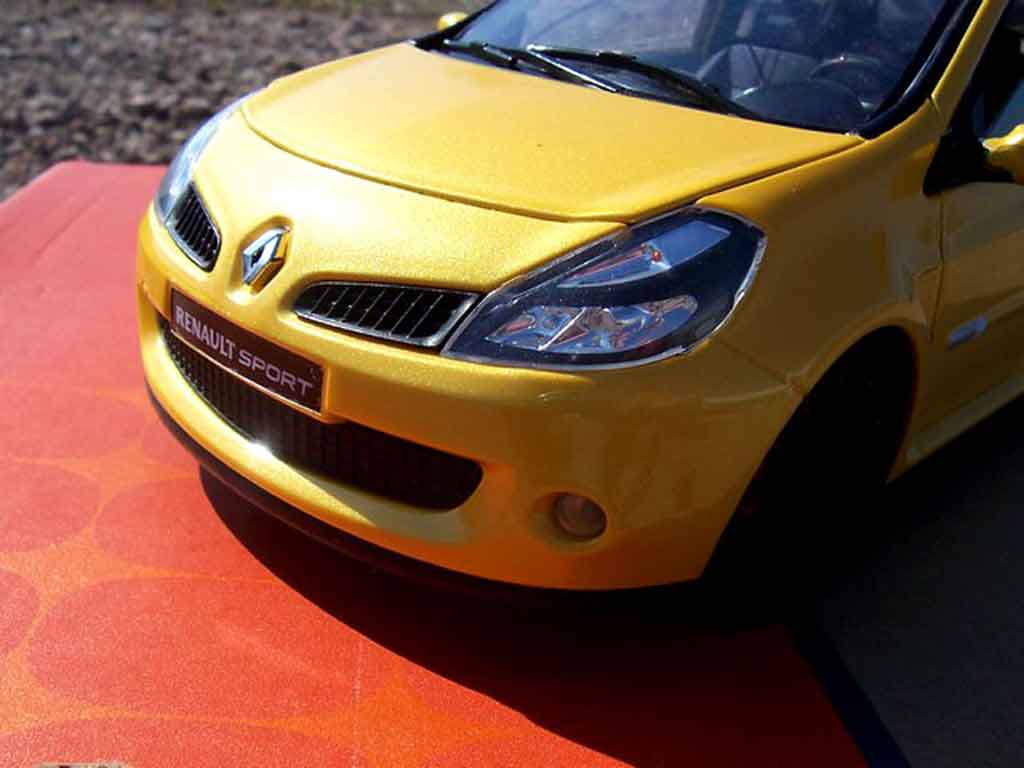 Renault Clio 3 RS yellow sirius 1/18 Solido