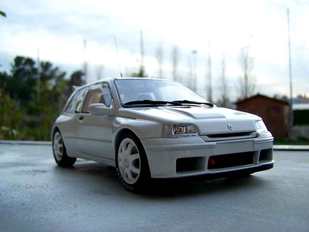 Renault Clio Maxi 1/18 Ottomobile Maxi white diecast model cars